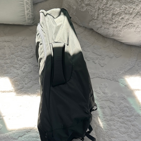 Osprey Black and Gray Men's Backpack - Picture 4 of 12